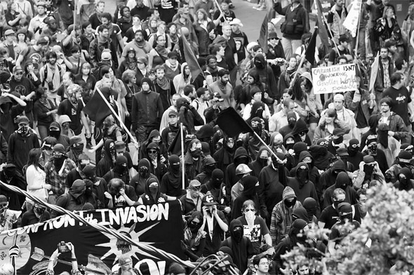 20100626_riot-toronto-3